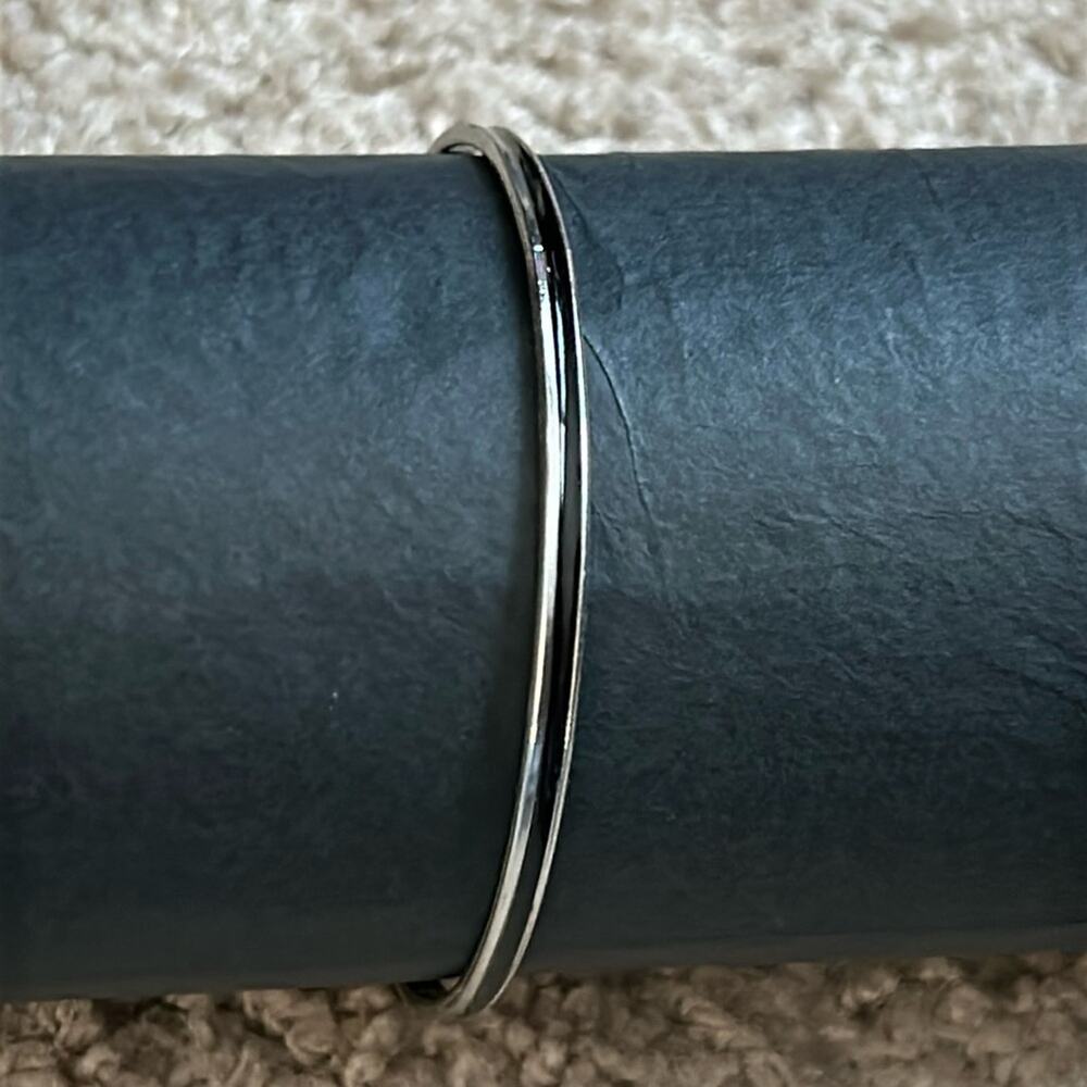 Women’s vintage dainty silver tone bangle bracelet one size‎ measurements shown
